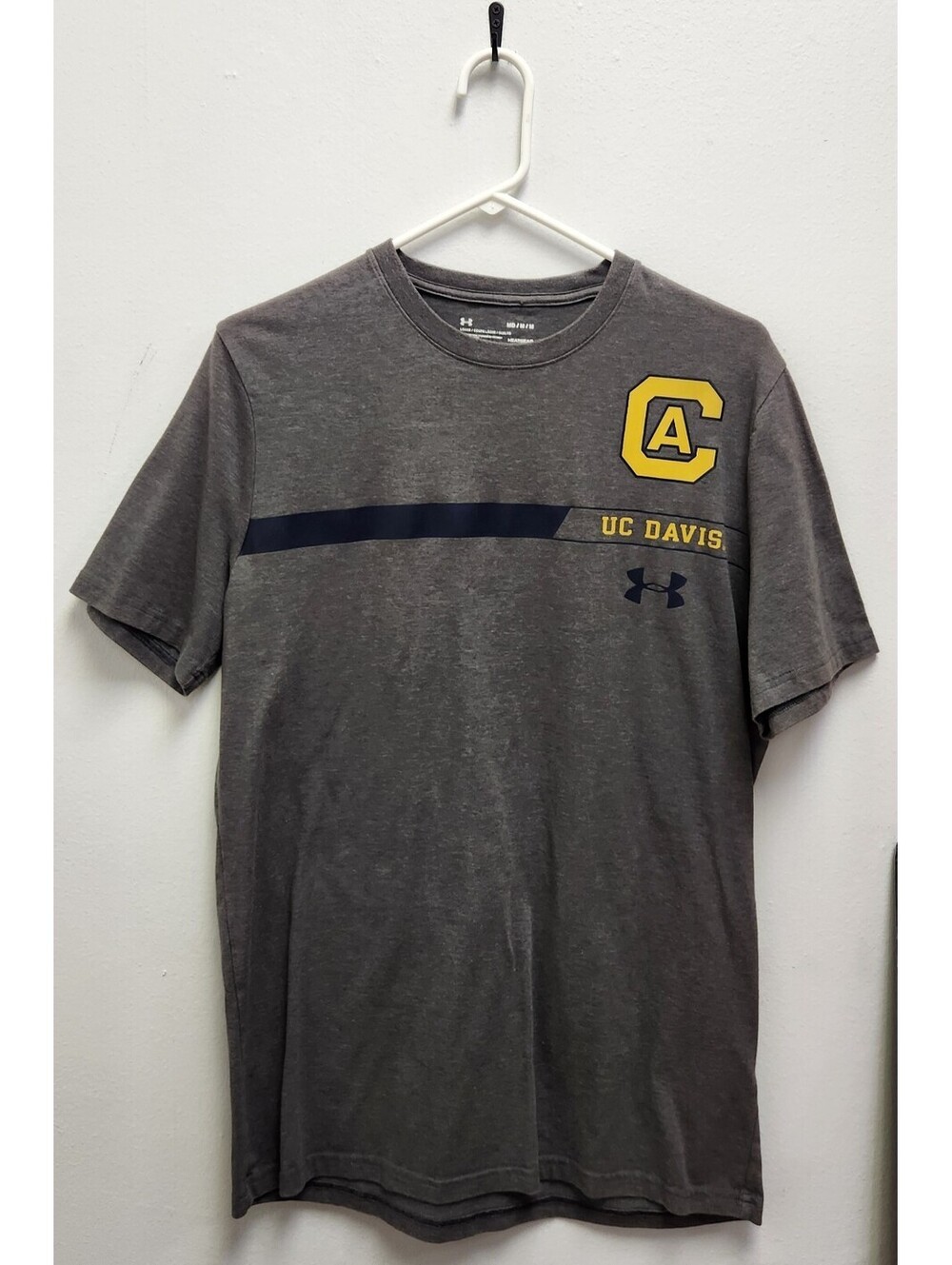 Under Armour UC Davis Aggies T Shirt Mens Medium Gray HeatGear Charged Cotton